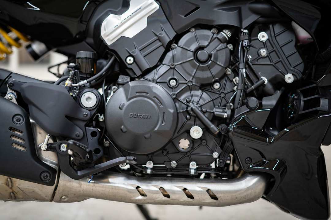 2024 Ducati Diavel V4 - Image 3