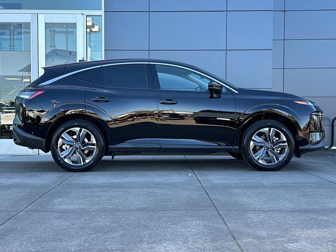 2025 Nissan Murano SL - Image 2