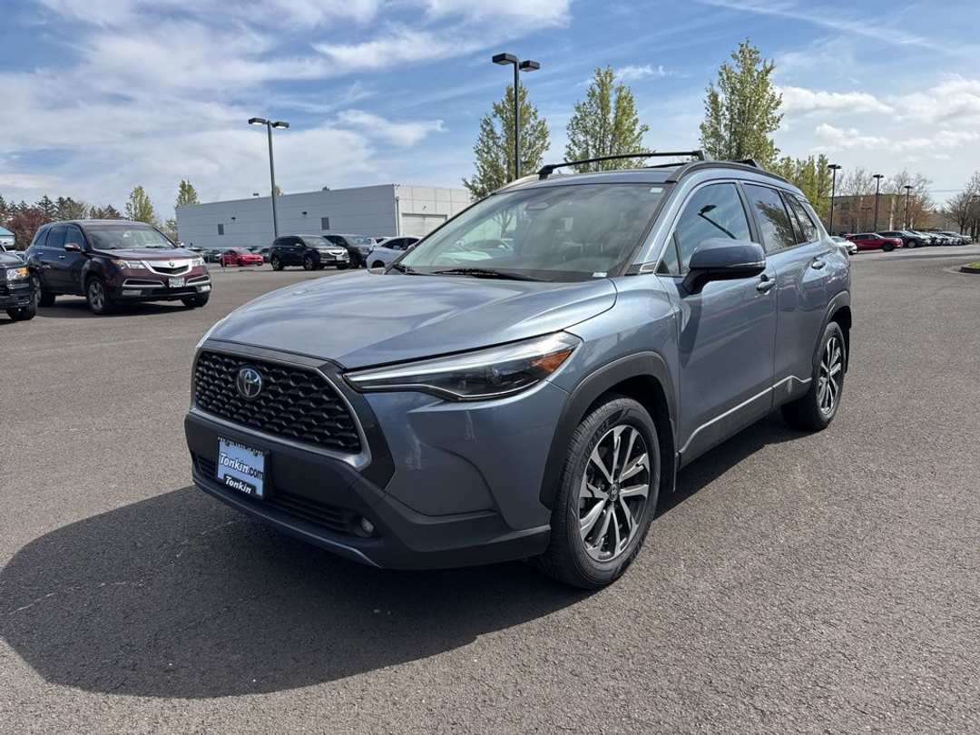 2023 Toyota Corolla Cross XLE - Image 3