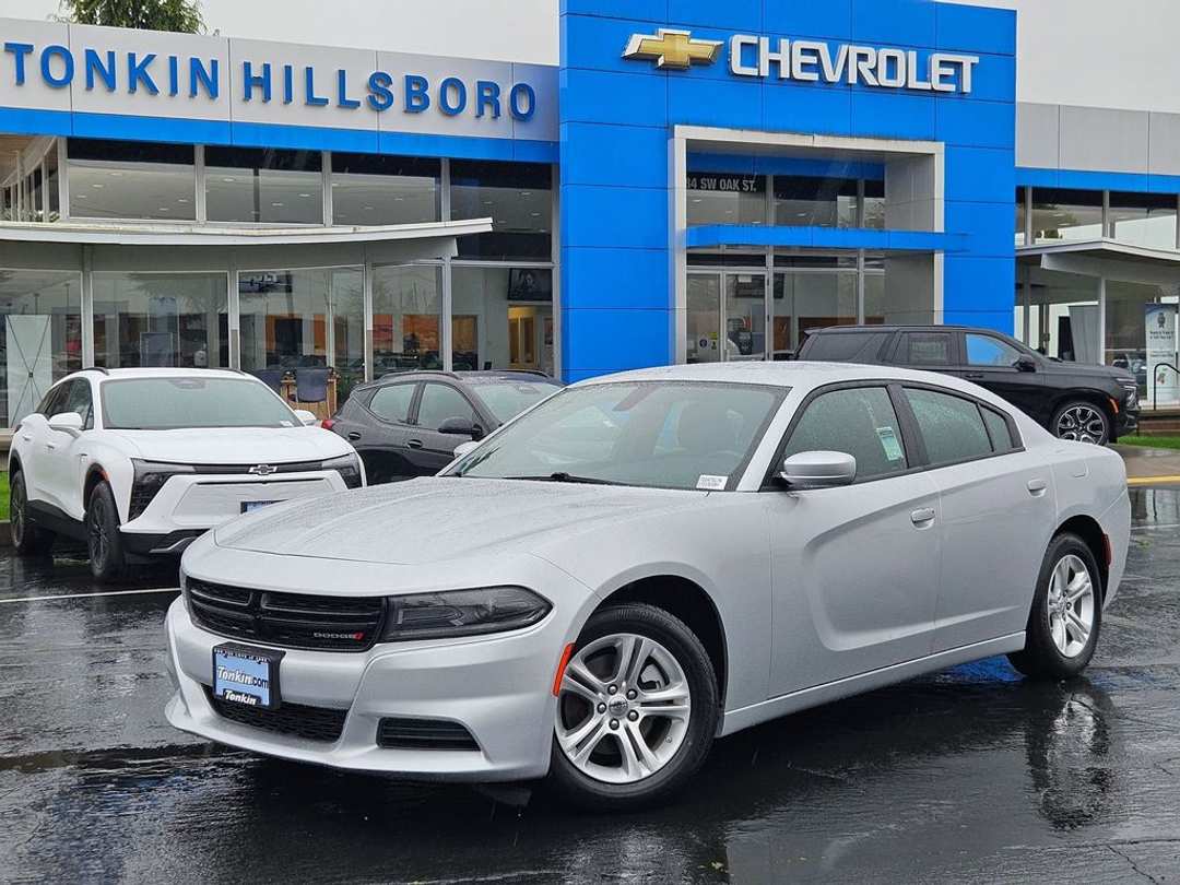 2022 Dodge Charger SXT - Image 2