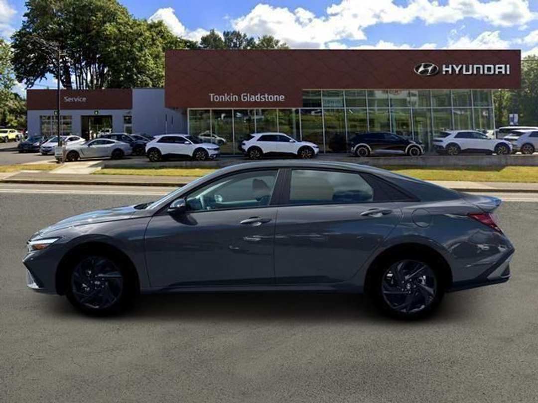 2026 Hyundai Elantra SEL Sport - Image 3