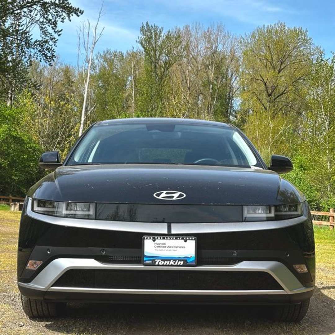 2025 Hyundai Ioniq 5 SE - Image 3