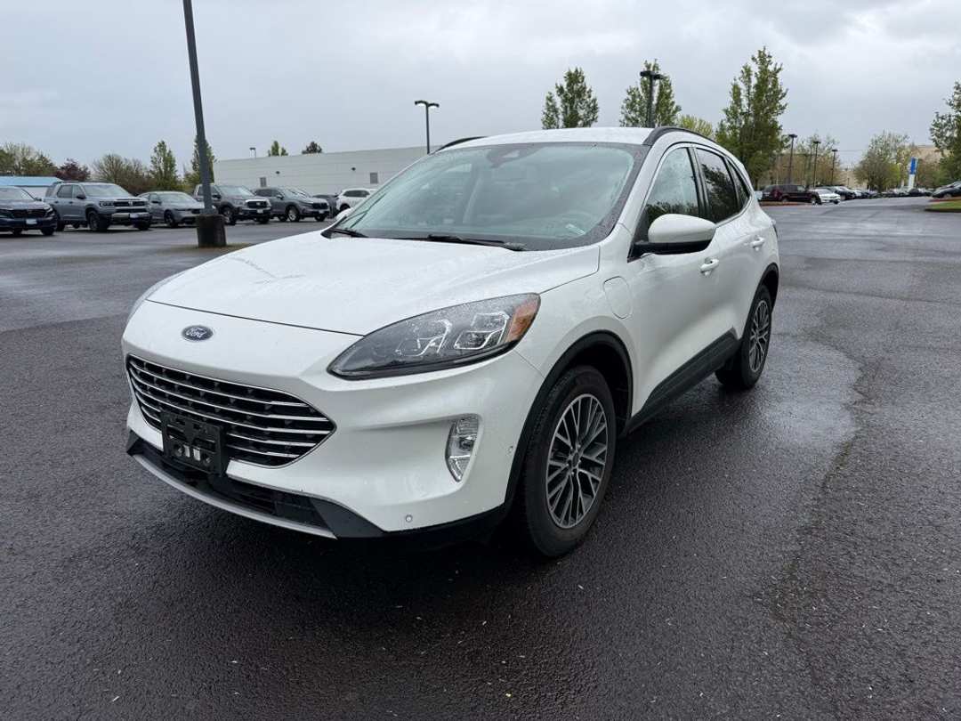 2022 Ford Escape Titanium - Image 3