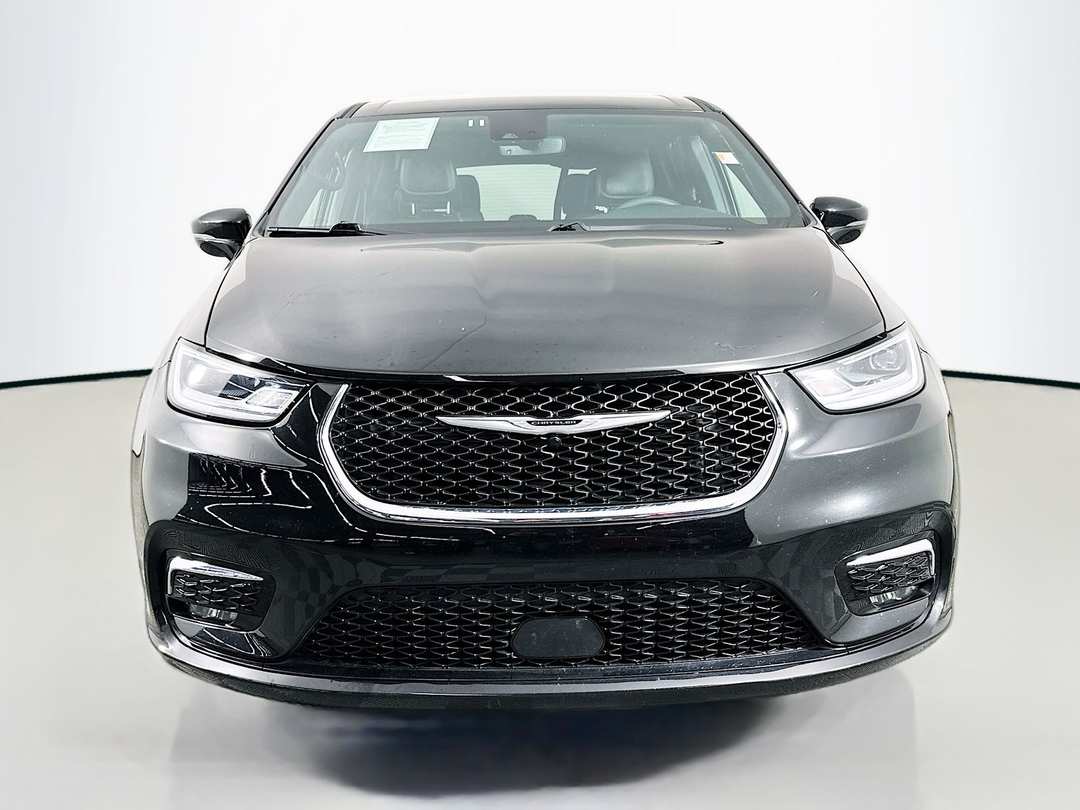 2025 Chrysler Pacifica Select - Image 2