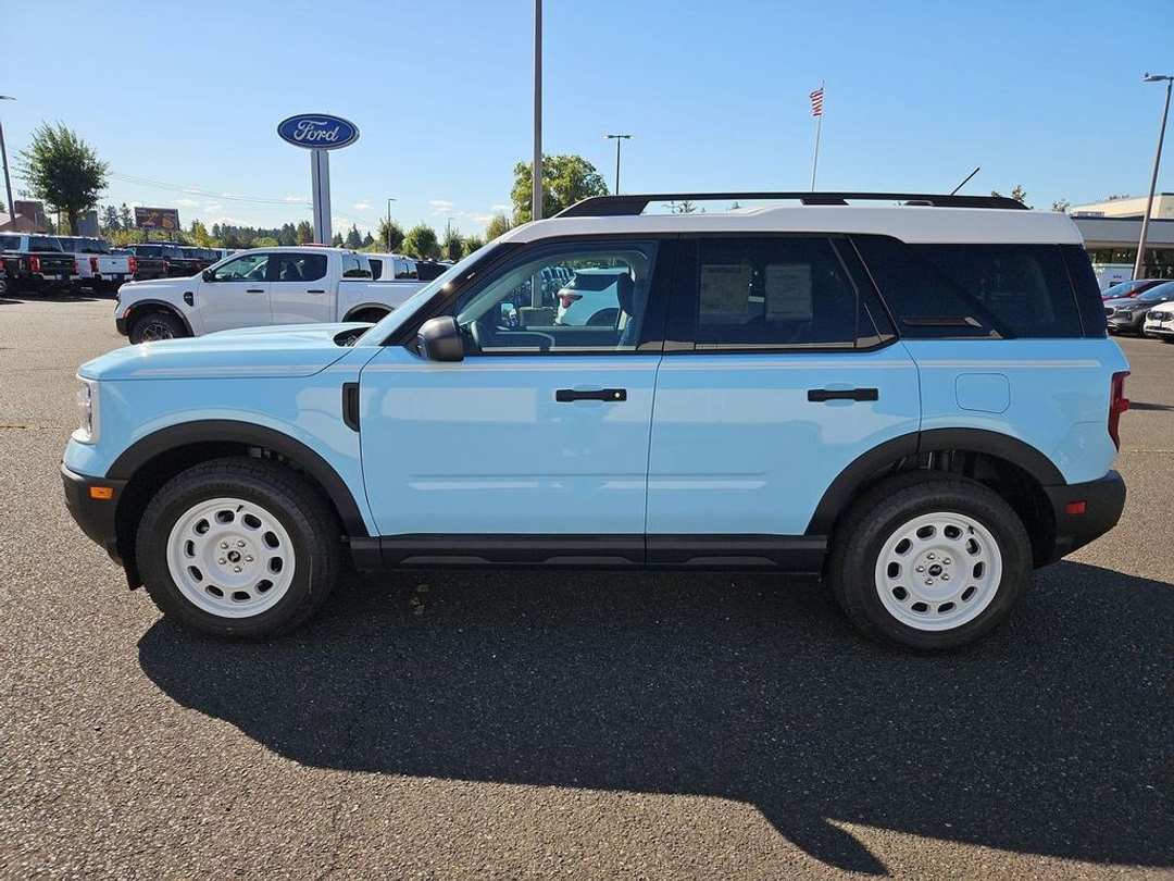 2025 Ford Bronco Sport Heritage - Image 2