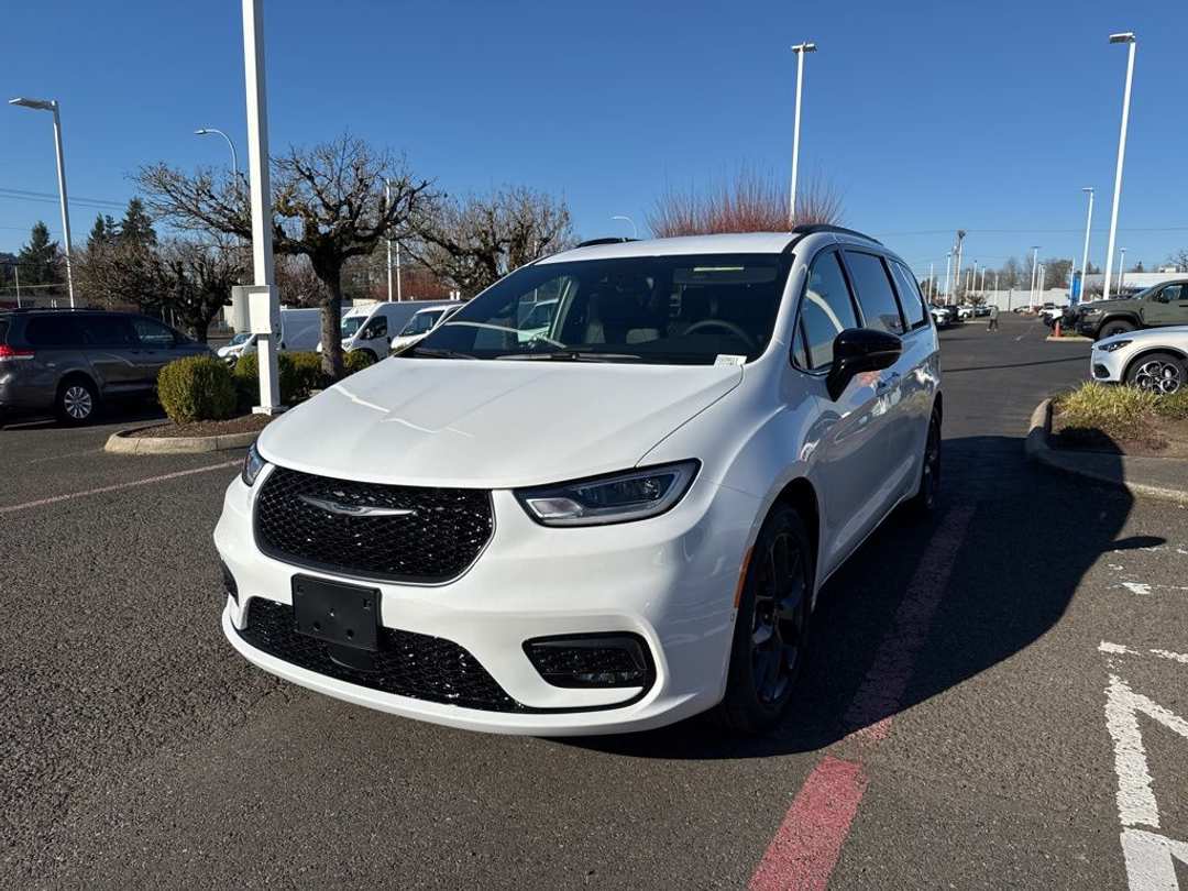 2026 Chrysler Pacifica Select - Image 3