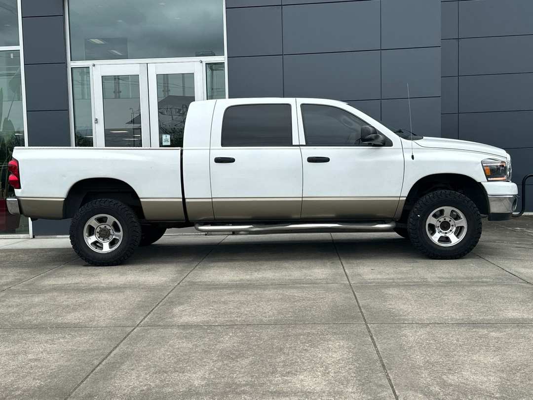 2009 Dodge Ram 2500 SLT - Image 2