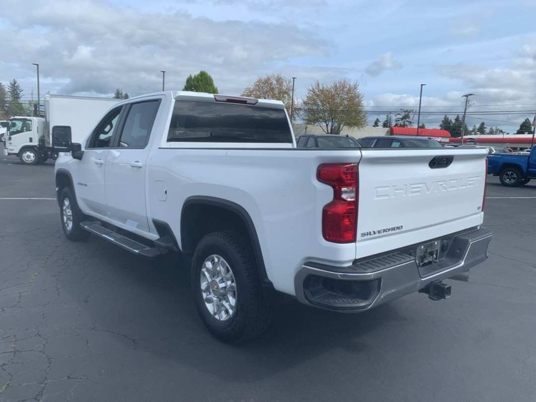 2024 Chevrolet Silverado 2500Hd LT - Image 2