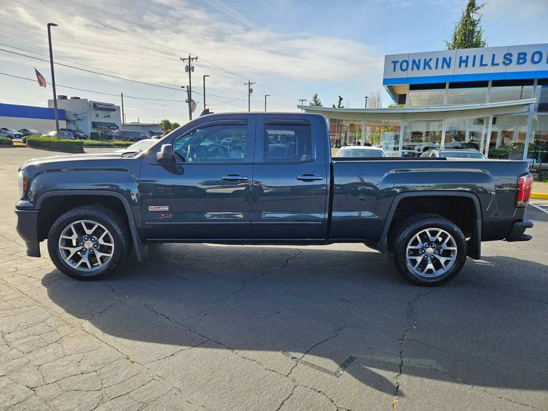 2017 GMC Sierra 1500 SLT - Image 3