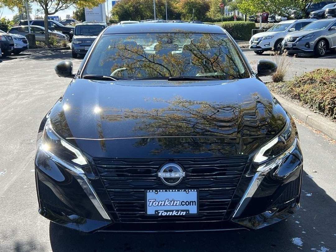 2025 Nissan Altima 2.5 SL - Image 2