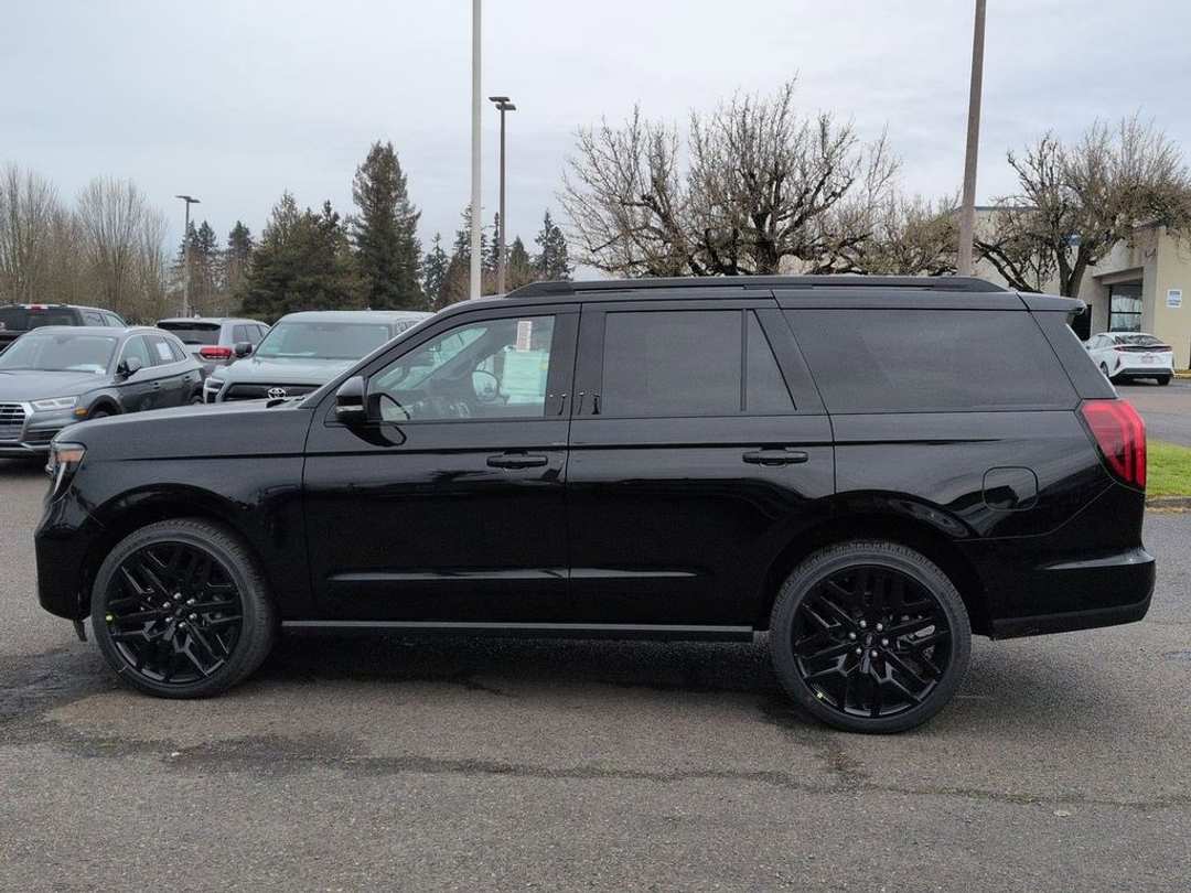 2026 Ford Expedition Platinum - Image 2