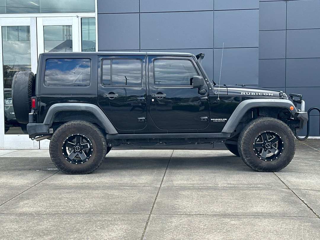 2014 Jeep Wrangler Unlimited Rubicon - Image 2