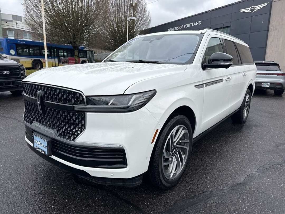 2025 Lincoln Navigator L Reserve - Image 3