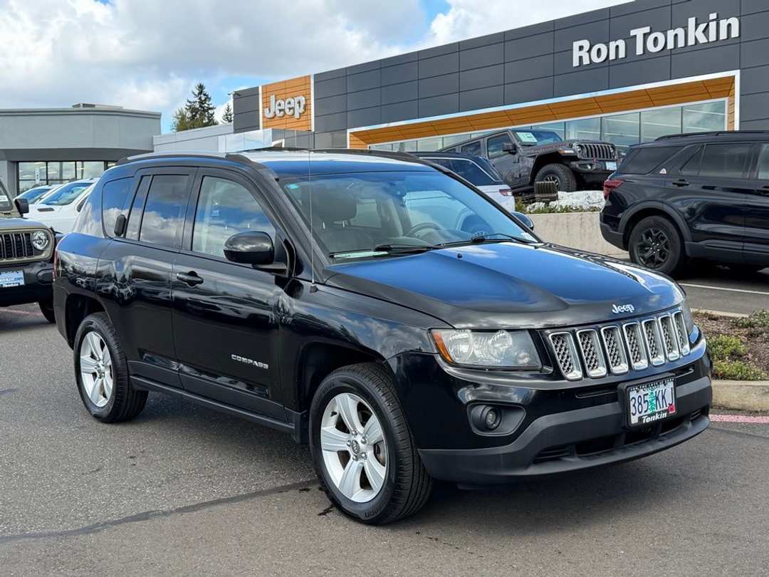 2016 Jeep Compass Latitude - Image 2