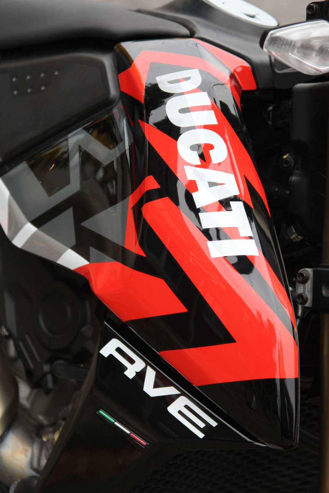 2024 Ducati Hypermotard 698 Mono Rve - Image 3