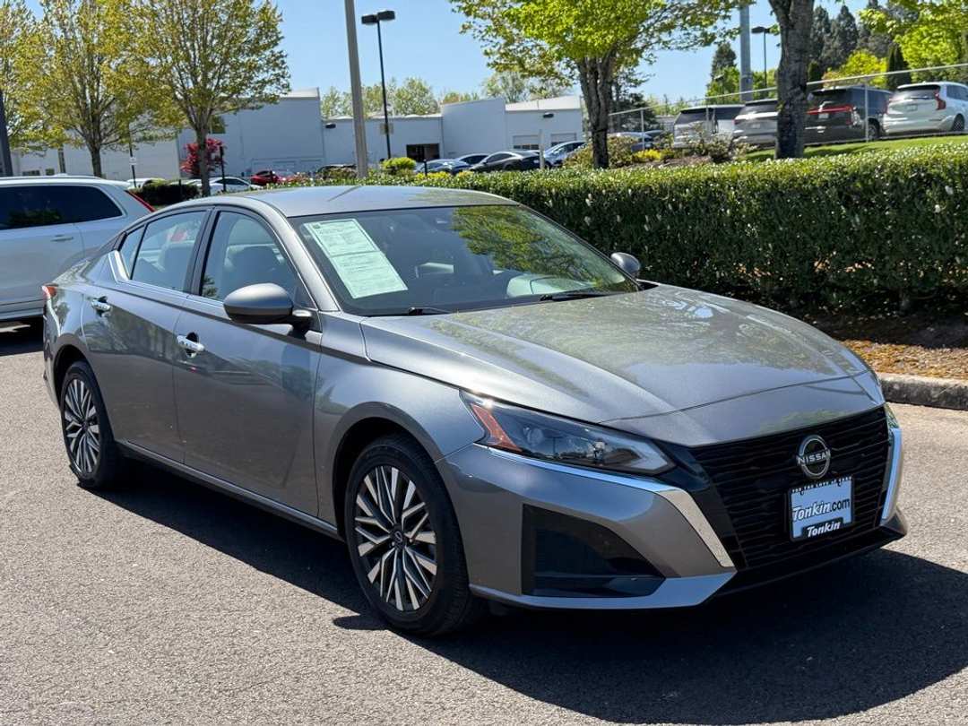 2023 Nissan Altima 2.5 SV - Image 2