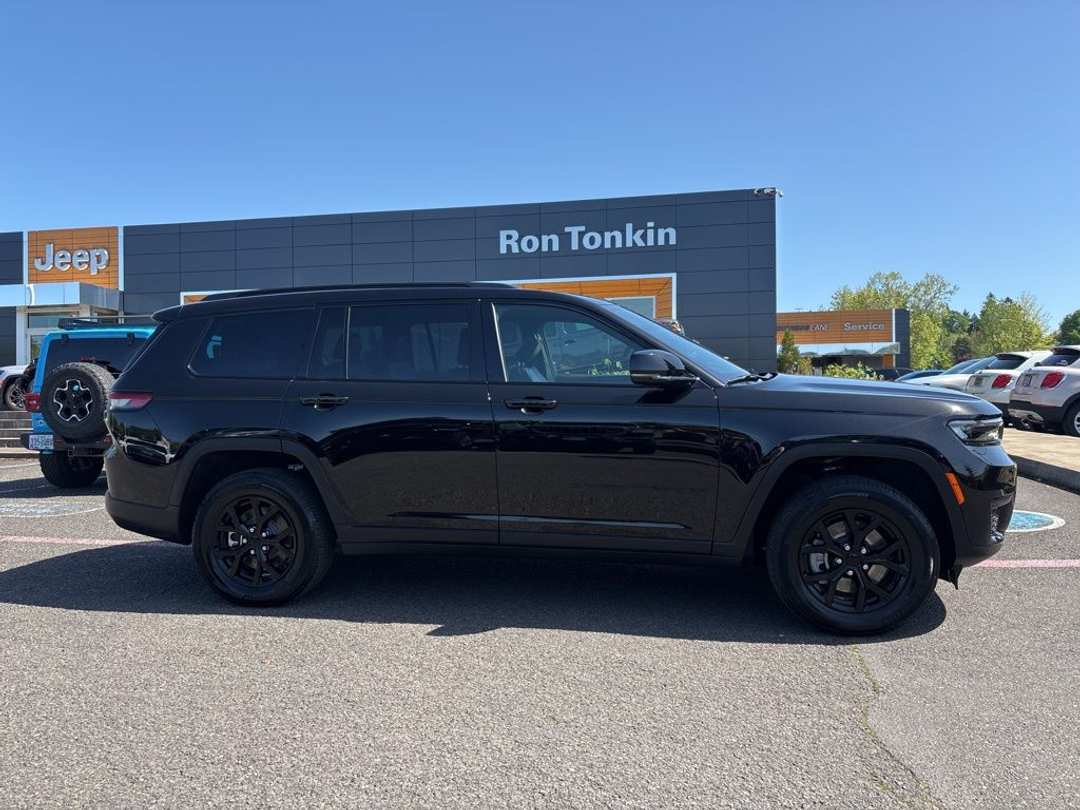 2025 Jeep Grand Cherokee L Altitude X - Image 2