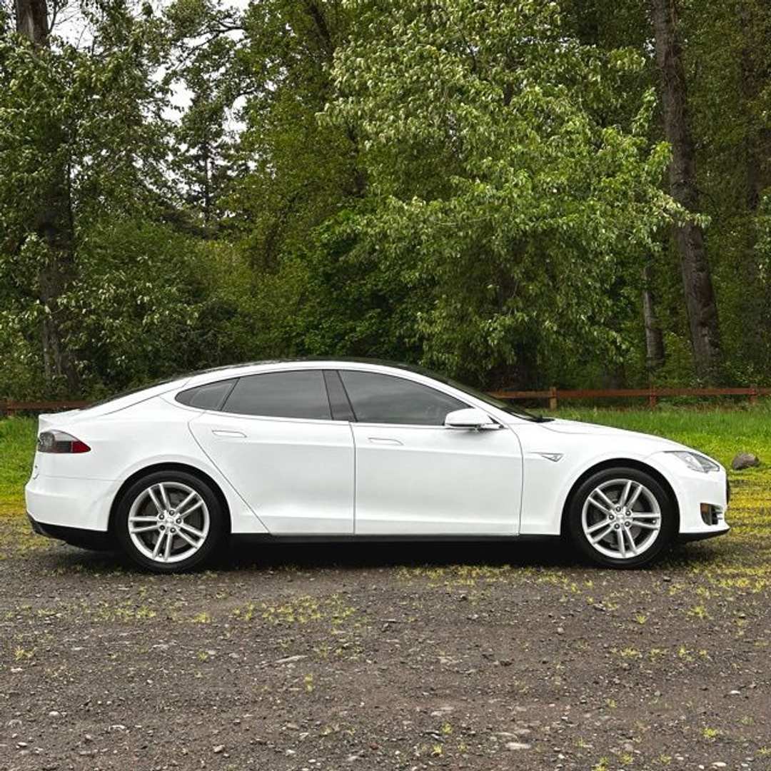 2015 Tesla Model S 70D - Image 2