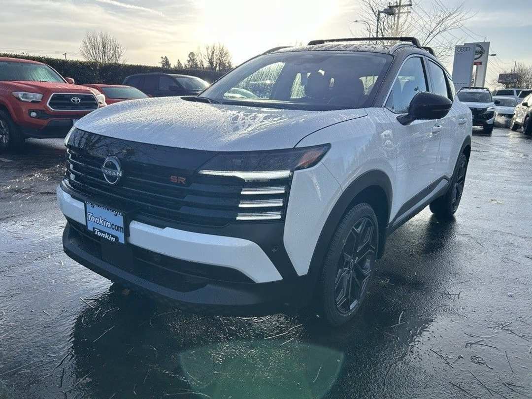 2025 Nissan Kicks SR - Image 3