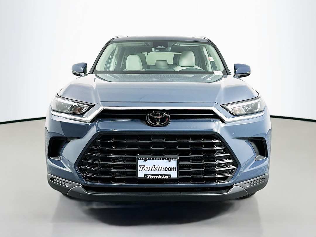 2026 Toyota Grand Highlander XLE - Image 2