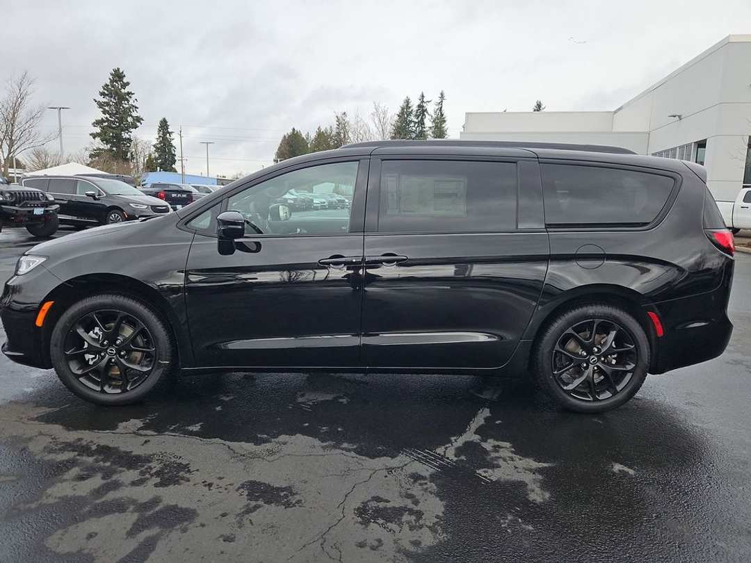 2026 Chrysler Pacifica Select - Image 3