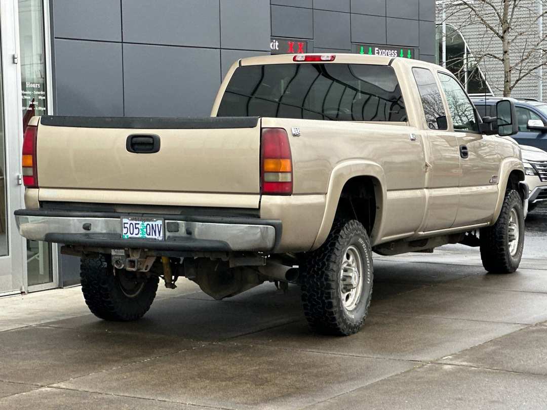 2004 Chevrolet Silverado 3500 Base - Image 3