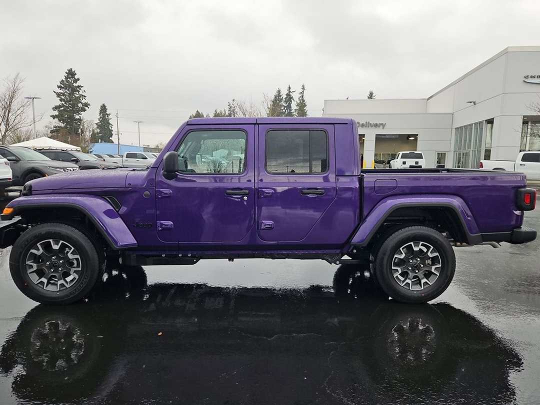 2026 Jeep Gladiator Sahara - Image 3