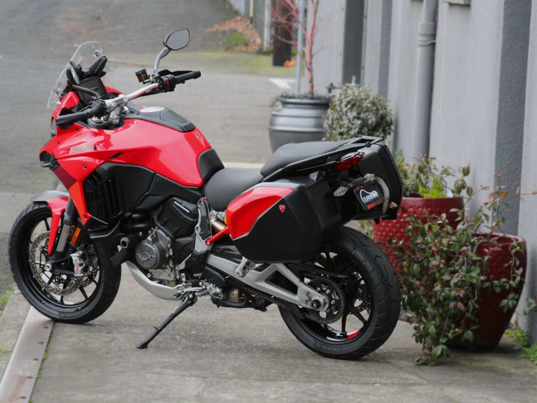 2022 Ducati Multistrada V4 S Travel & Radar - Image 2