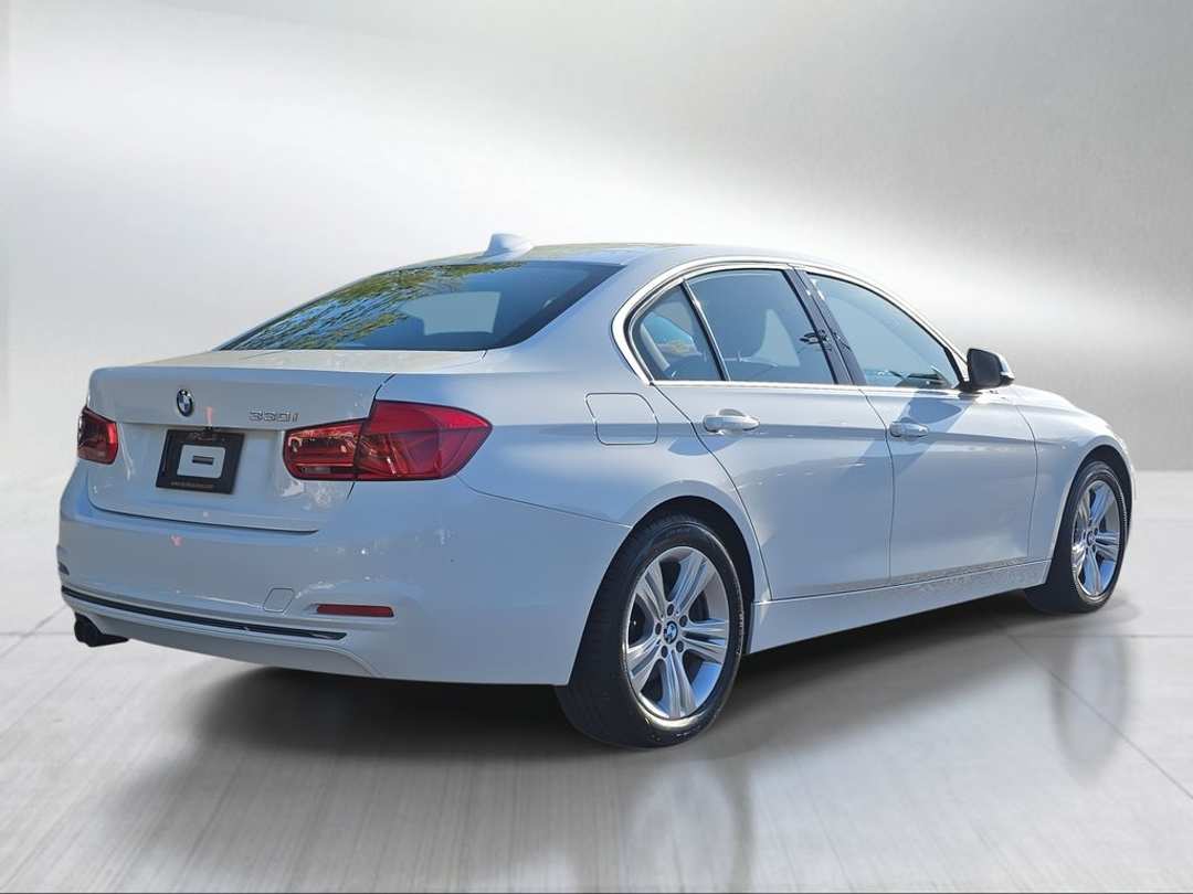 2017 BMW 3 Series 330i - Image 3
