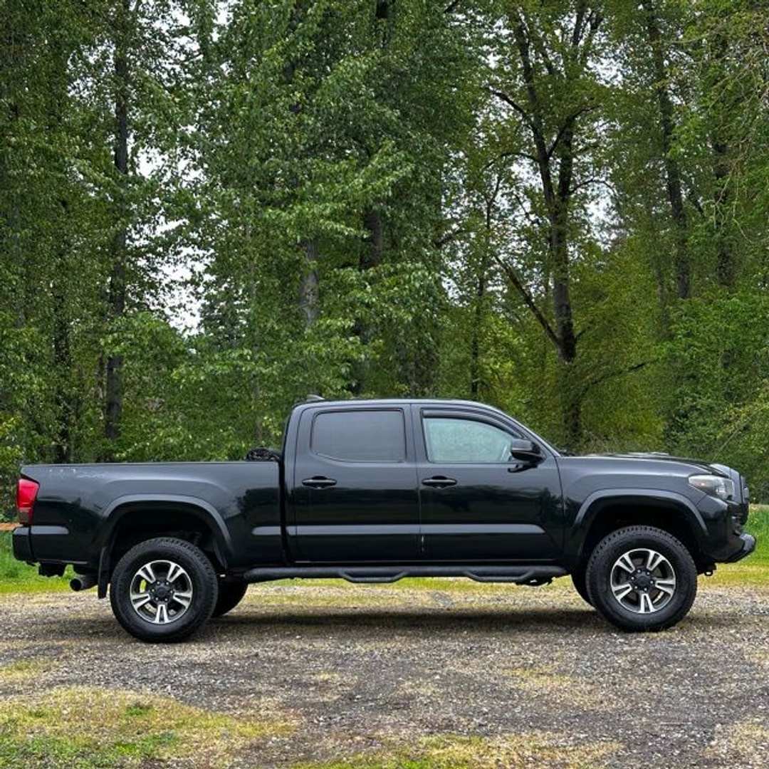 2017 Toyota Tacoma TRD OffRoad - Image 3