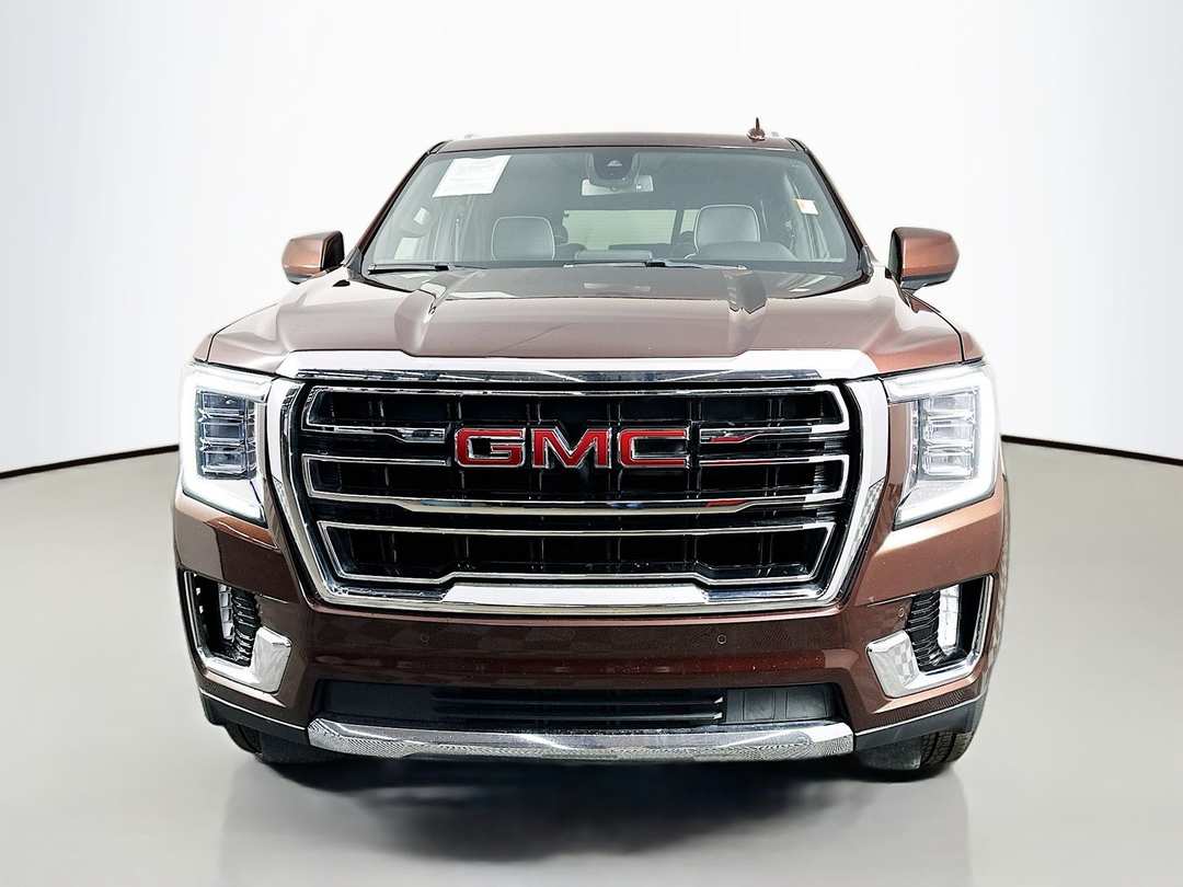 2023 GMC Yukon SLT - Image 3