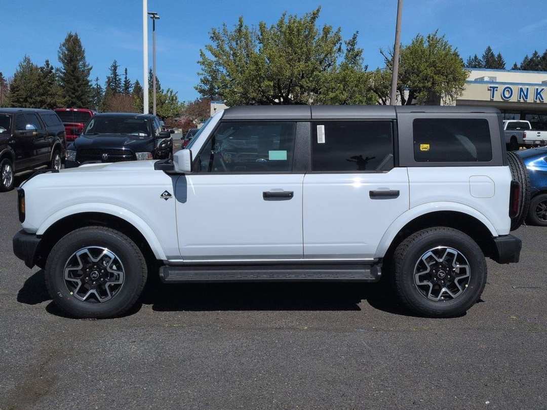 2026 Ford Bronco Outer Banks - Image 2