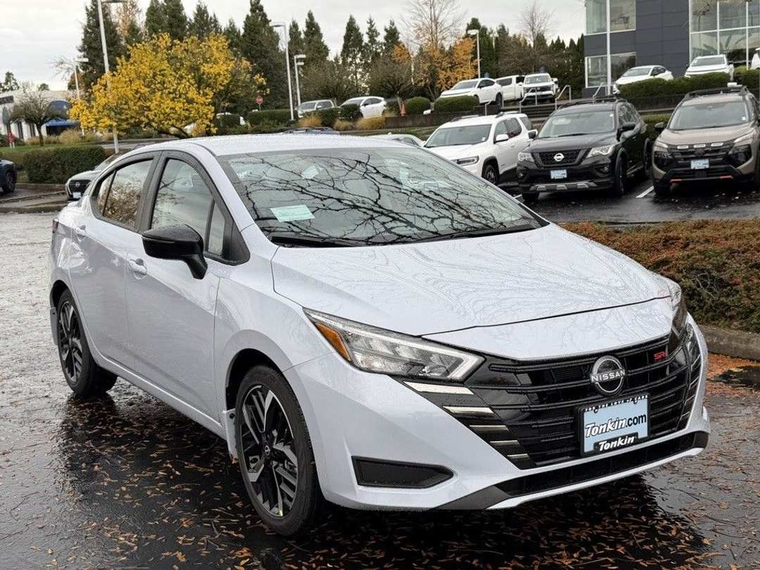 2025 Nissan Versa 1.6 SR - Image 2