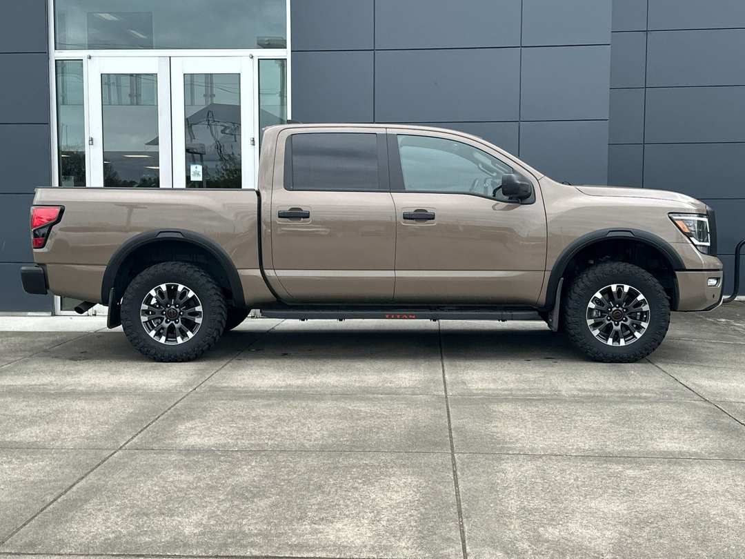 2023 Nissan Titan PRO4X - Image 2