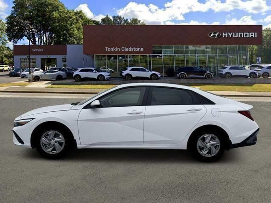 2026 Hyundai Elantra SE - Image 3