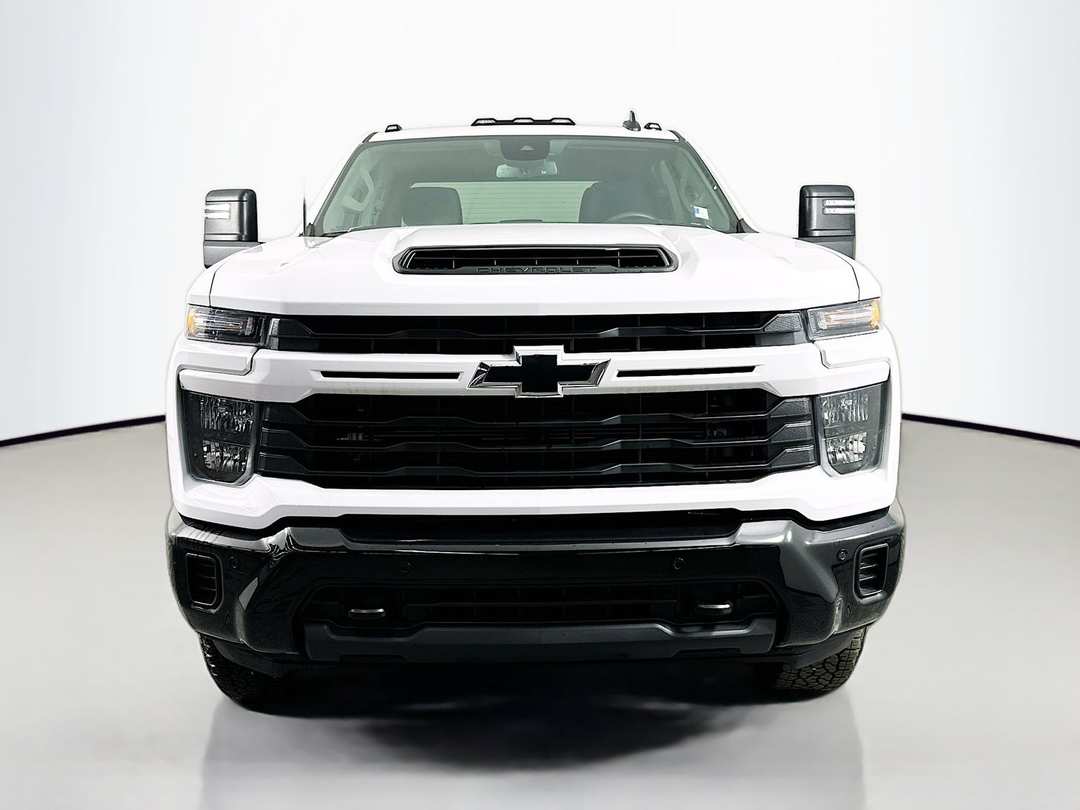 2025 Chevrolet Silverado 2500Hd Custom - Image 2