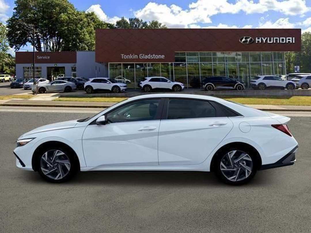 2026 Hyundai Elantra Limited - Image 3