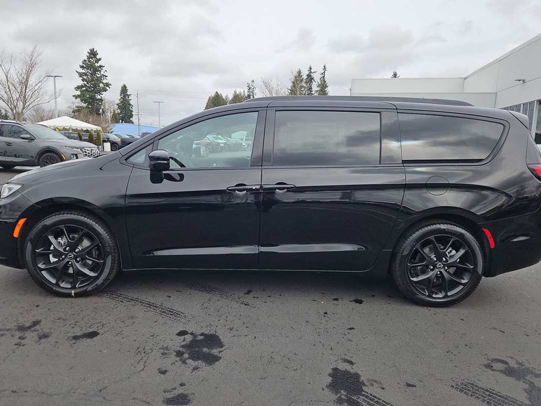 2026 Chrysler Pacifica Select - Image 3