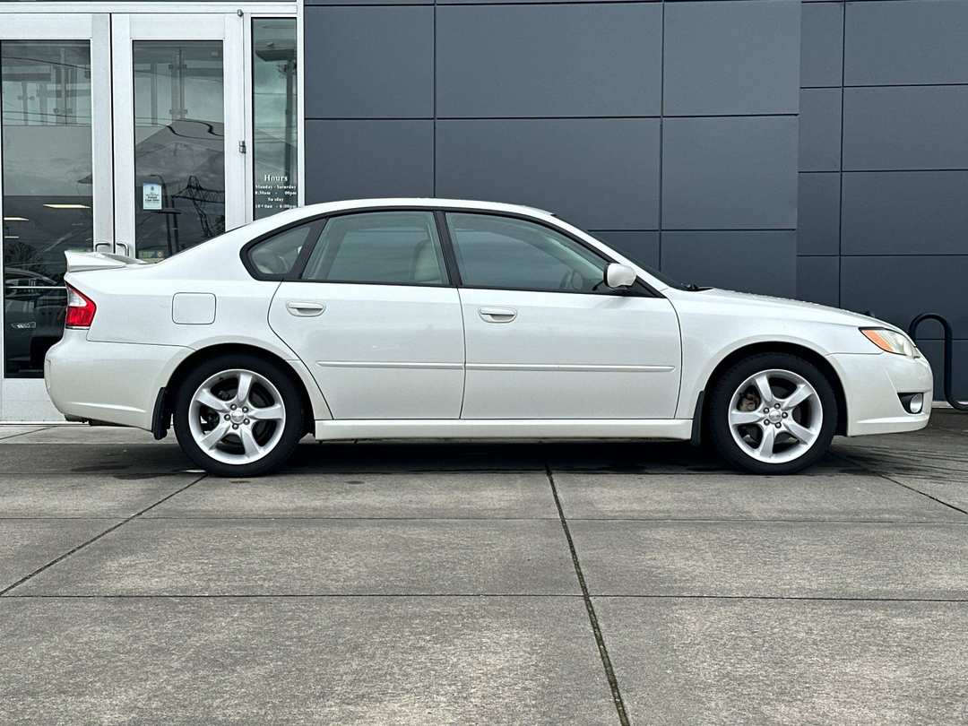2009 Subaru Legacy 2.5i - Image 2