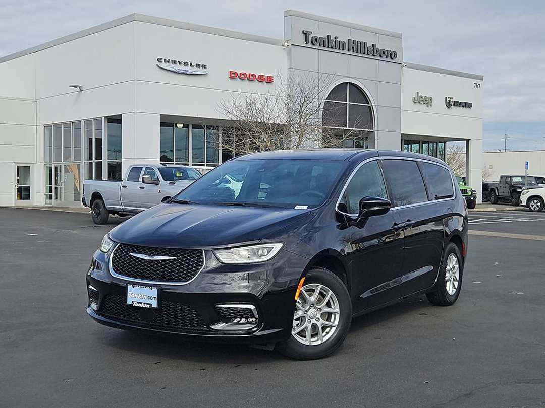 2026 Chrysler Pacifica Select - Image 2