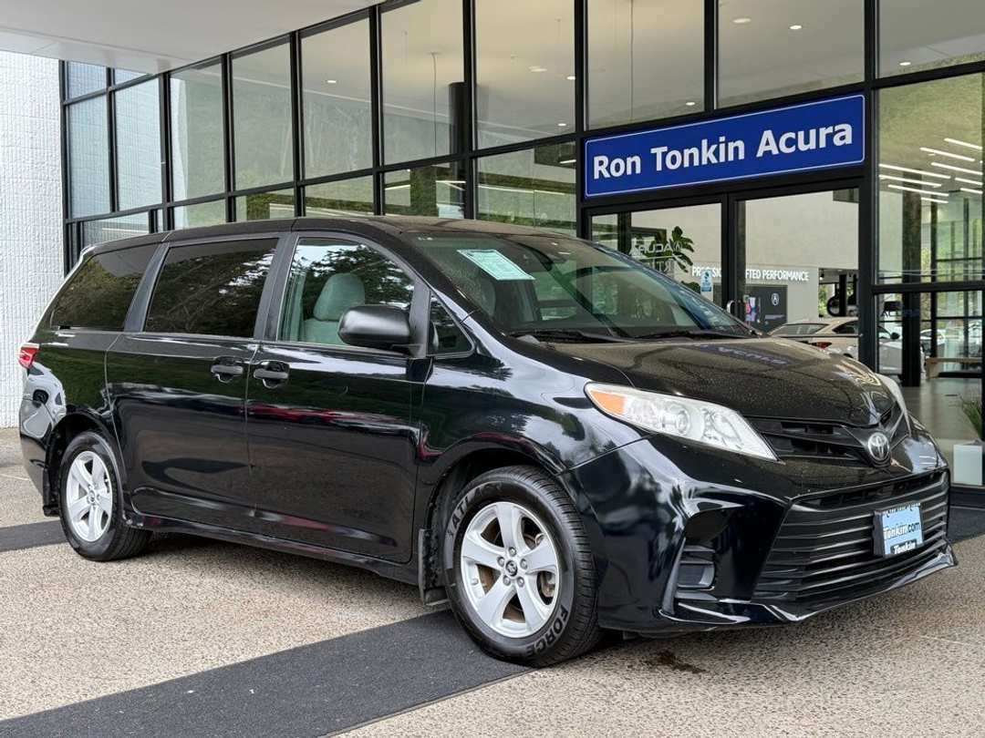 2019 Toyota Sienna L - Image 2