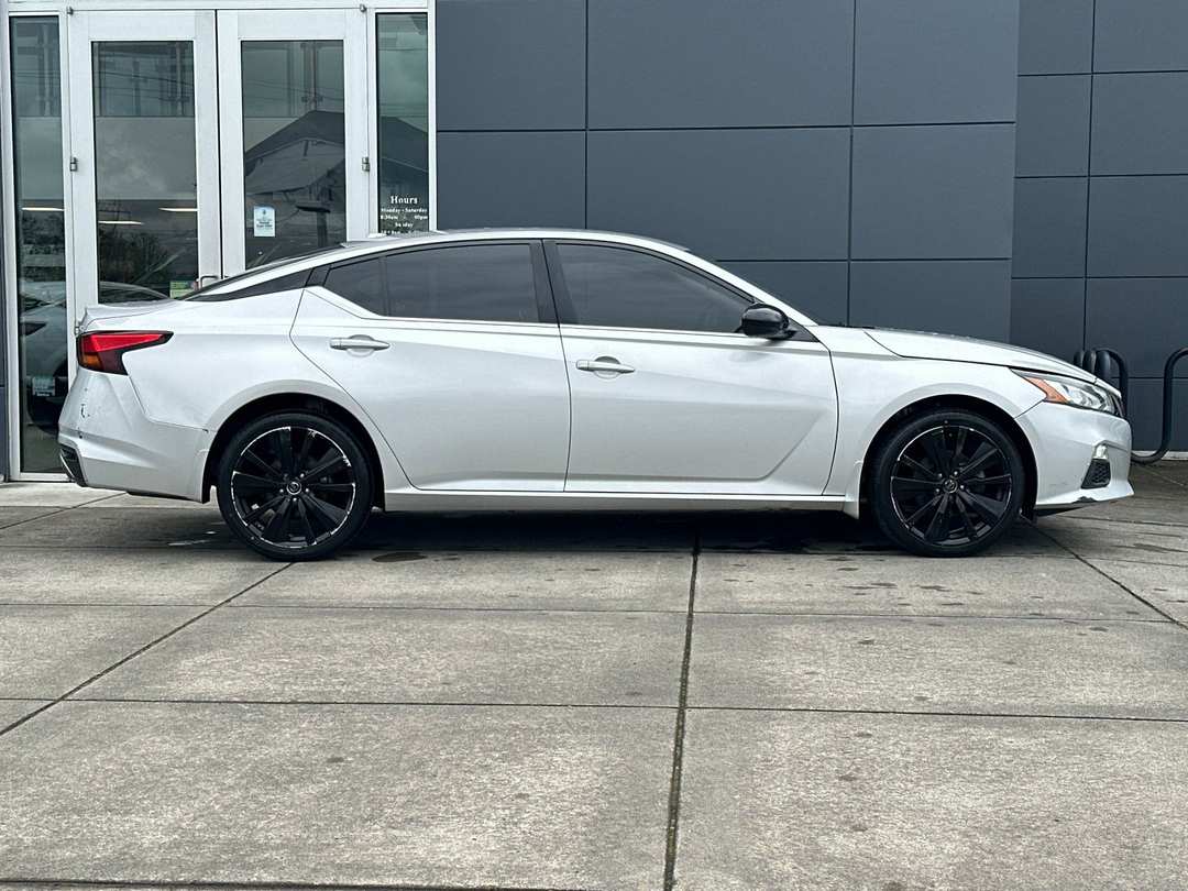 2020 Nissan Altima 2.5 SR - Image 2