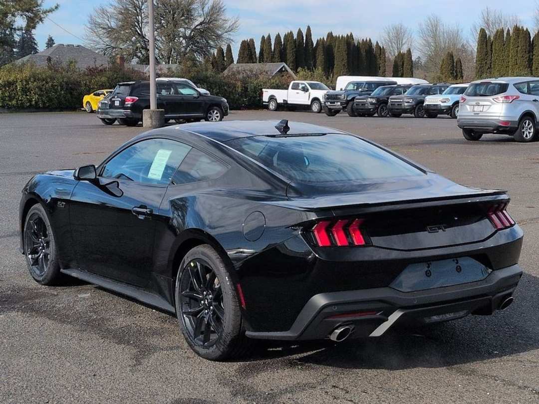 2026 Ford Mustang GT - Image 3
