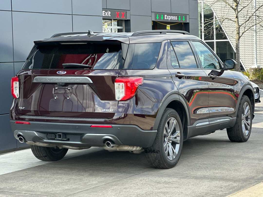 2023 Ford Explorer XLT - Image 3