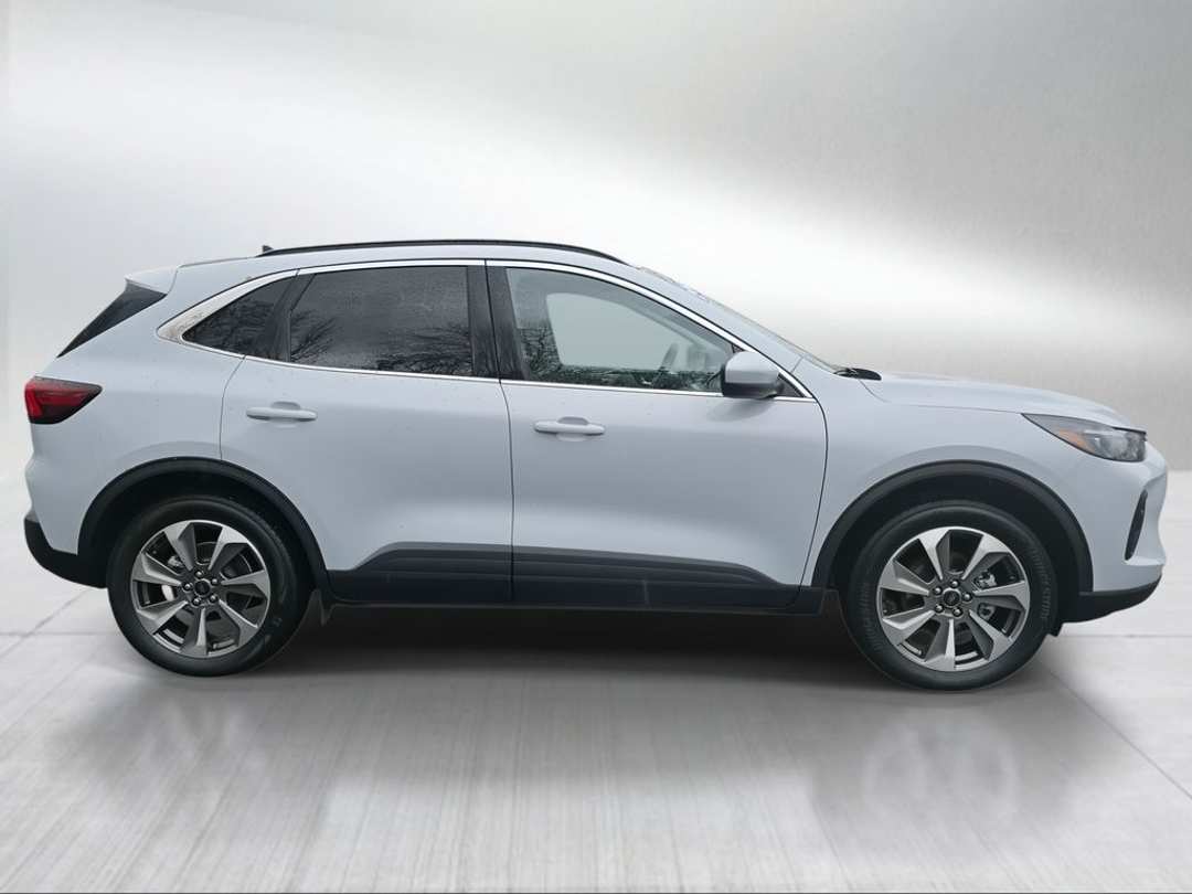 2025 Ford Escape Platinum - Image 2