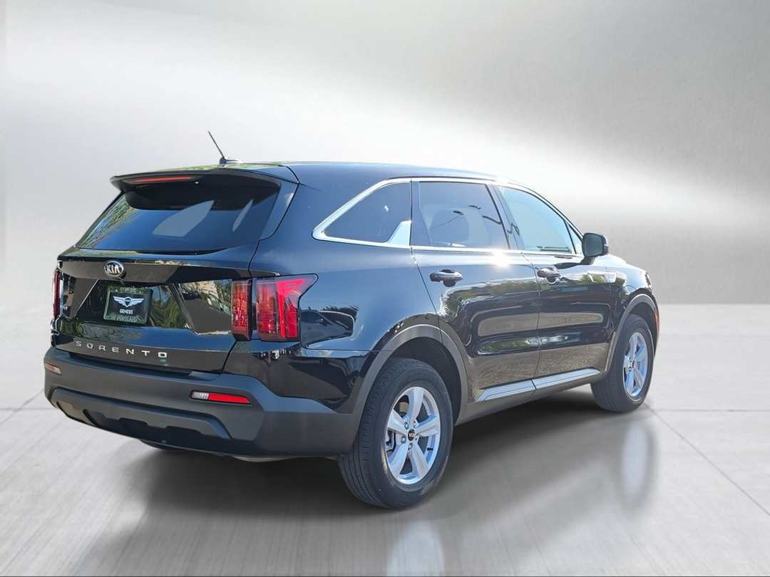 2021 Kia Sorento LX - Image 3