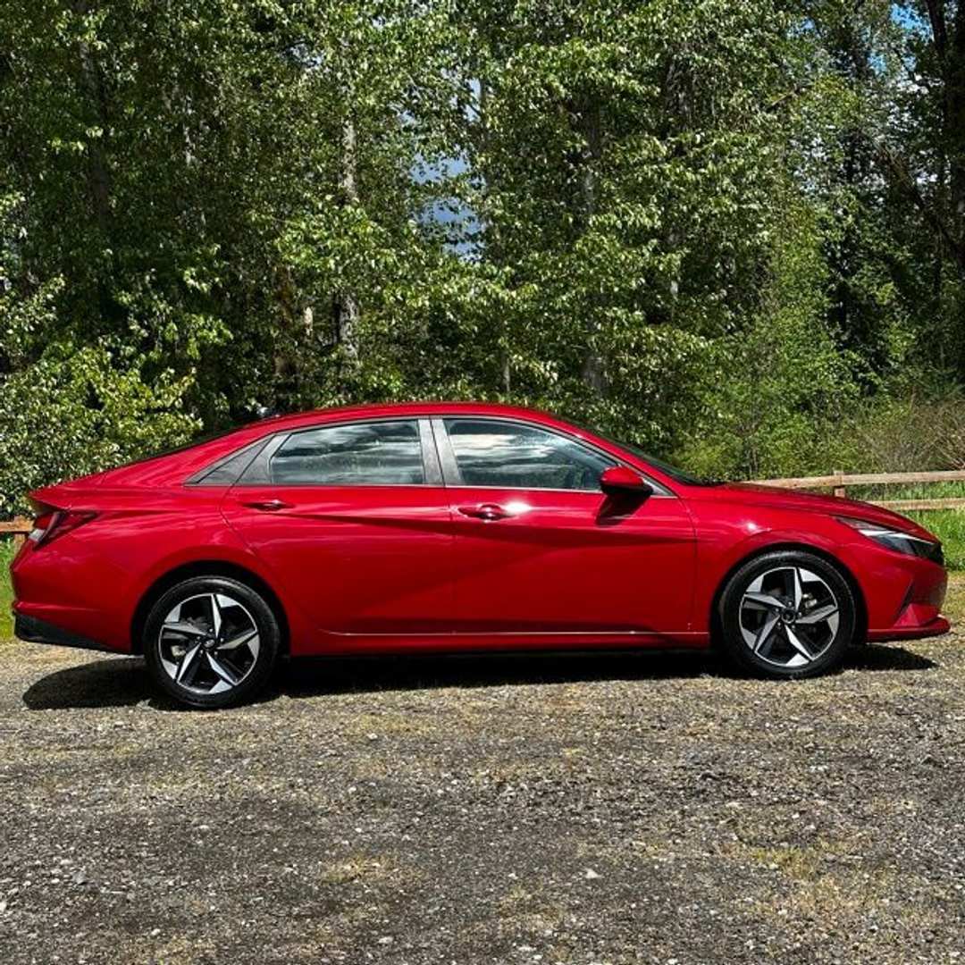 2023 Hyundai Elantra SEL - Image 2