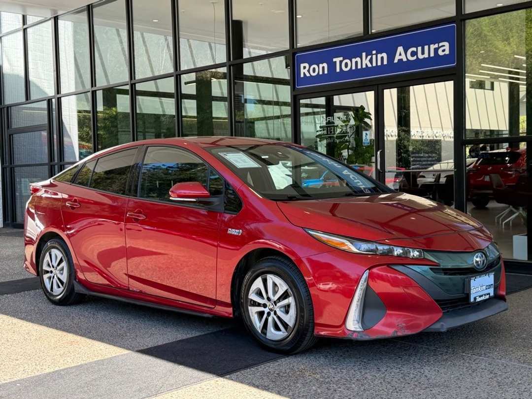 2017 Toyota Prius Prime Premium - Image 2