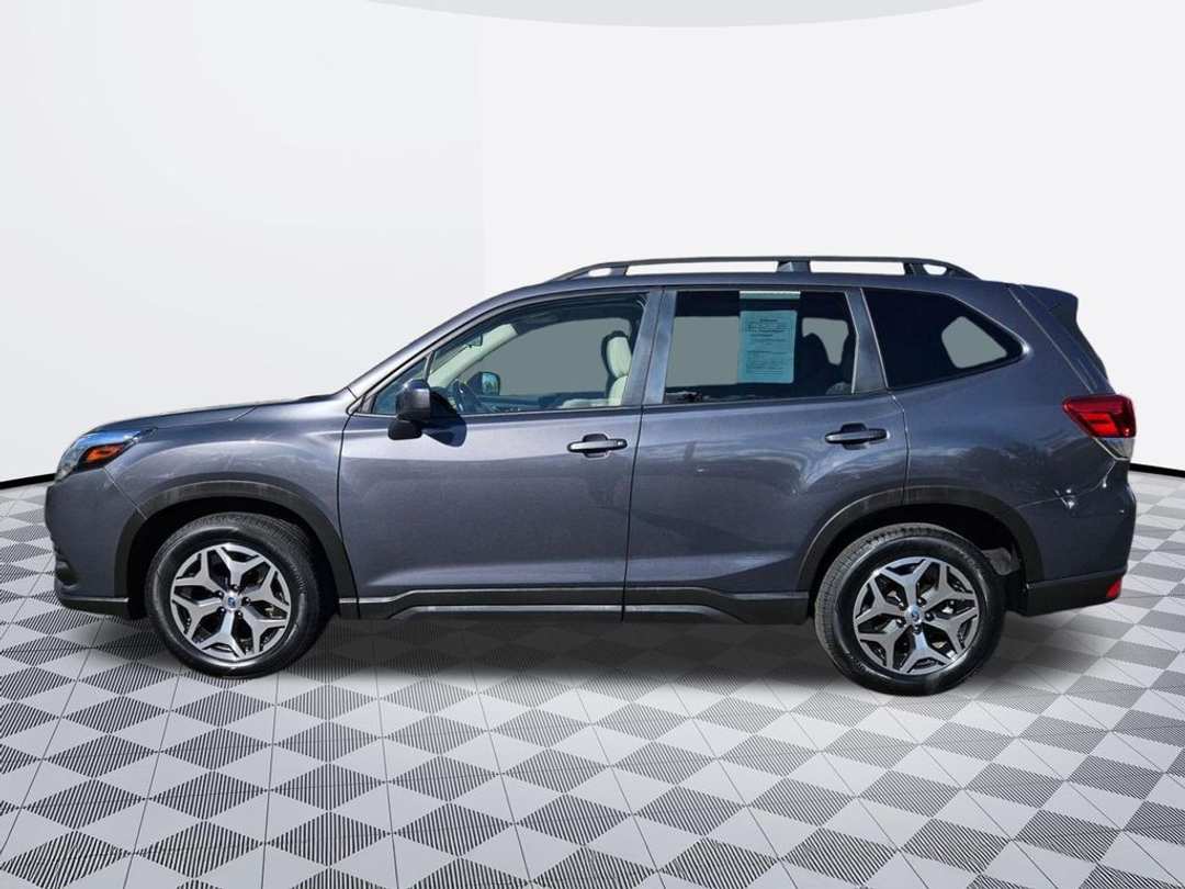 2023 Subaru Forester Premium - Image 3