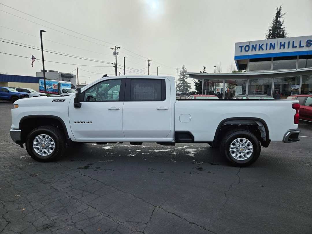 2026 Chevrolet Silverado 3500Hd LT - Image 3